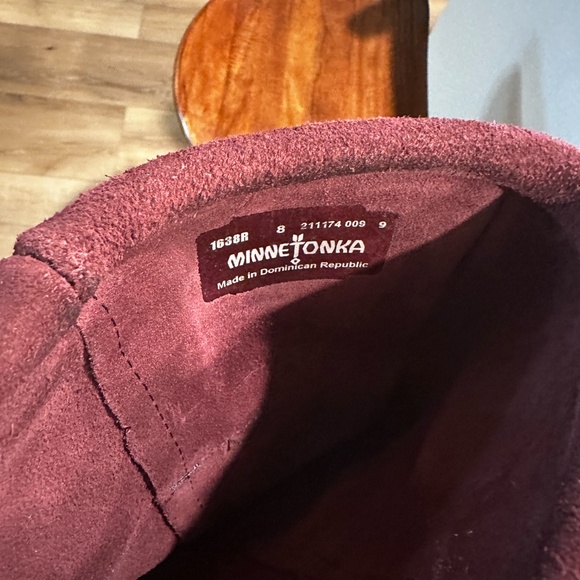 Minnetonka 3-Layer Fringe Boot in Wine Size 8 - Picture 4 of 5